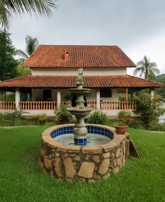 Mucunge da Grama House | Casa Cinematográfica com Piscina Area Gourmet Sauna Lago Espaço de Festa