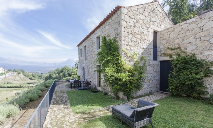 Melgaco Cottage | Casa Clérigo I Alvarinho Houses | Natural Beauty