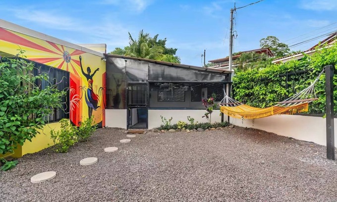 Coco Sunset Hills House | Casa Claudia - 5 min walk to beach