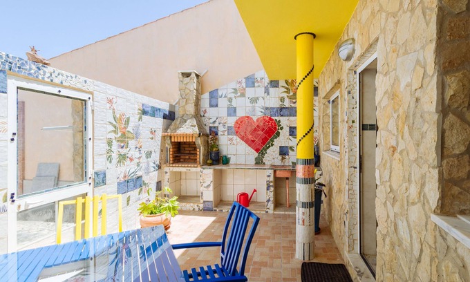 Vila do Bispo Apartment | Casa colorida, a unique, colorful home for 4 people in Vila do Bispo