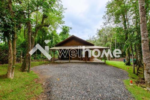 Sao Joao do Itaperiu House | Casa com ampla área verde e piscina em Itaperiu