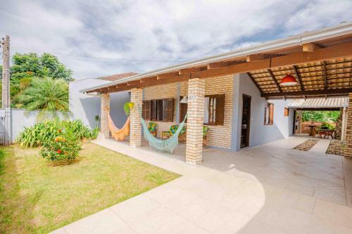 Penha Villa | Casa com lareira e a 450 metros da praia QZ7460