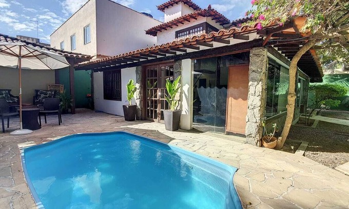 Regiao dos Lagos House | Casa com Piscina e 5 Quartos em Região Central da Cidade Próximo as Praias