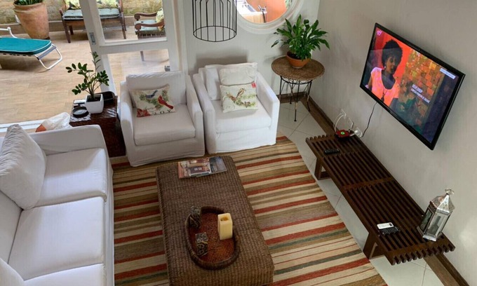 Camburi House | Casa com piscina e churrasq na Praia de Camburí