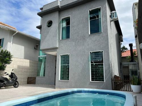 Ingleses do Rio Vermelho House | Casa com Piscina e Churrasqueira a 2km da Praia dos Ingleses