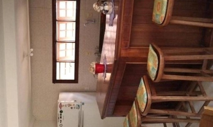 Rio Vermelho Sul House | Casa com trilha para reserva nacional do surf em terreno compartilhado