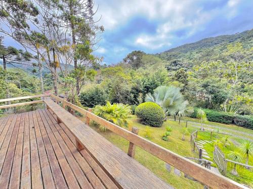 Mury House | Casa com vista para as montanhas