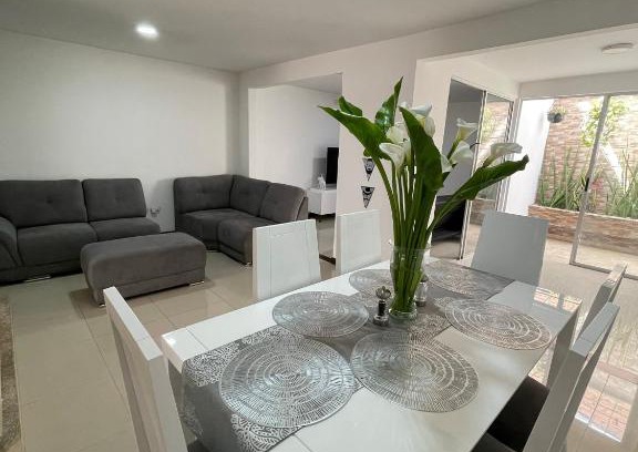 Palmira Apartment | Casa completa con Aire Acondicionado, Calentador de Agua & Garaje privado