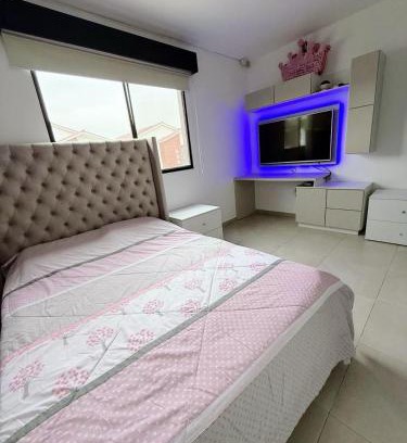 La Aurora Villa | Casa con piscina, zona BBQ y seguridad privada