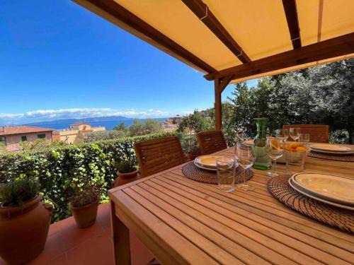 Giglio Porto House | Casa con vista mare e giardino privato