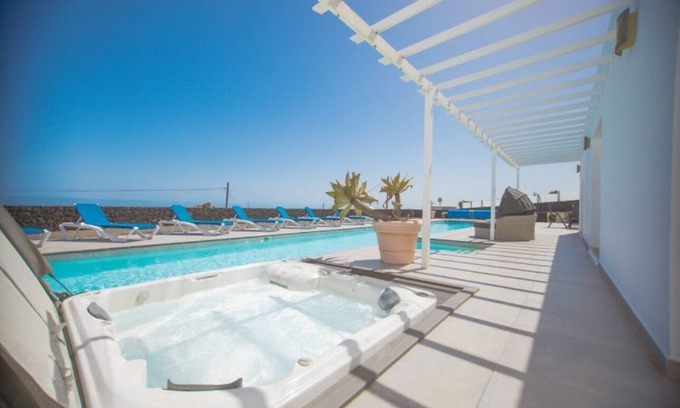 Conil Villa | Casa Conil with a private 25 meter heated pool and jacuzzi