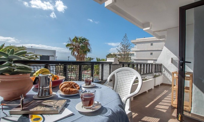Los Pocillos Apartment | Casa Coral with sea views & AC