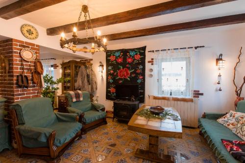 Oestii Paminteni House | Casa cu Cerdac