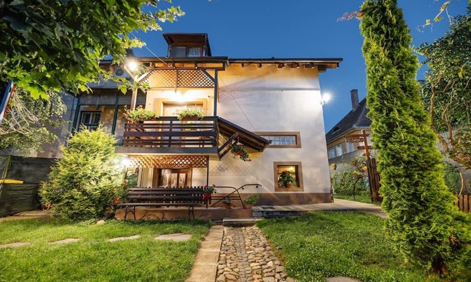 Three Oaks Apartment | Casa cu Turn