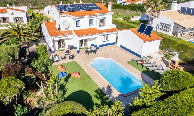 Aljezur Villa | Casa Da Bauhinia - where East meets West!