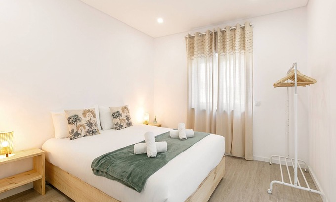 Atouguia da Baleia Villa | Casa da Manuela - Serene Village Retreat