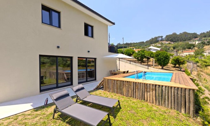 Baiao Villa | Casa da Milinha - Villa with a Pool near Rio Douro