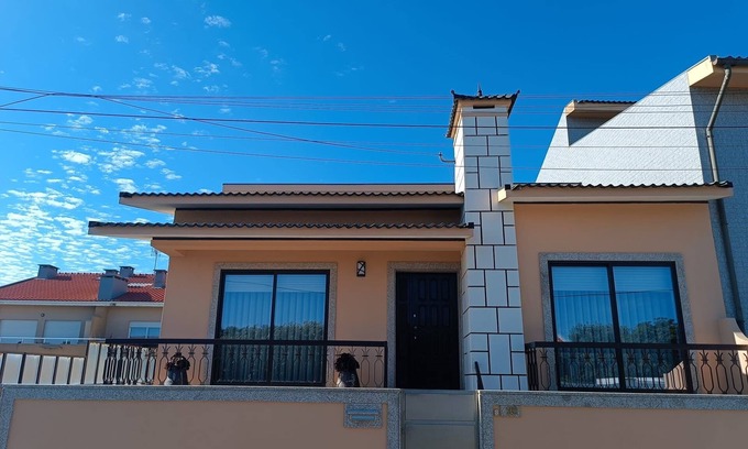 Vila Cha House | Casa da Mimosa - Alojamento Local a 100m da Praia e 15km do Aeroporto do Porto