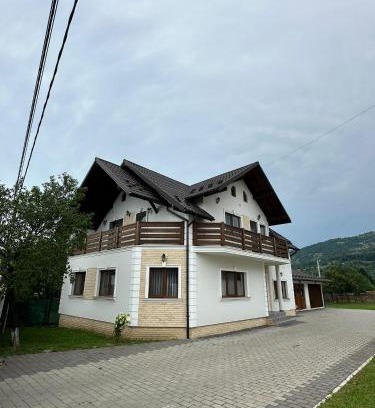 Petrova House | Casa Dacului