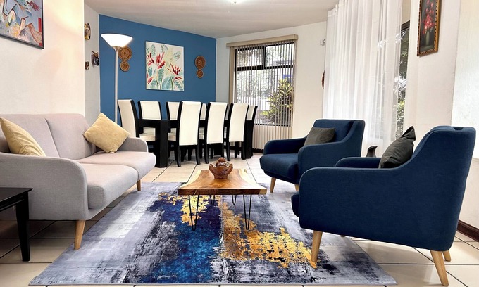 Alajuela House | Casa Dali - Secluded yet close to SJO Airport & INCAE - King bed, fast wifi
