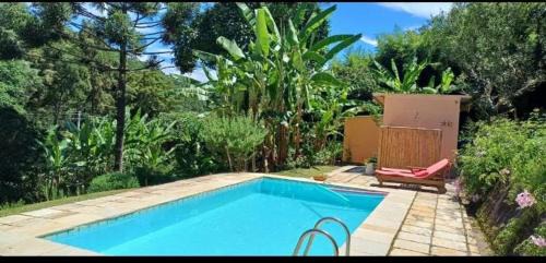 Araras House | Casa das flores - Paraiso no Vale das Videiras, com natureza, canto dos pássaros e perto do centrinho