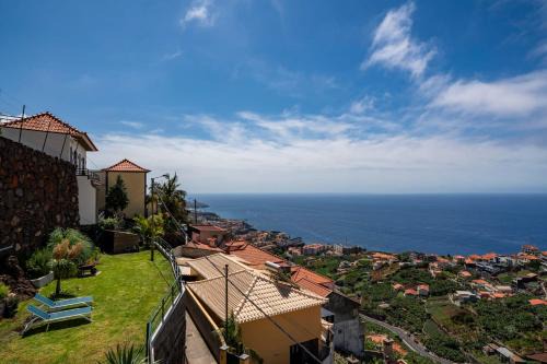 Camara de Lobos House | Casa das Maravilhas by An Island Apart