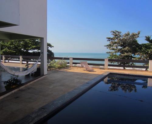 Iriri Villa | Casa de 850m2 e piscina na Praia de Santa Helena.