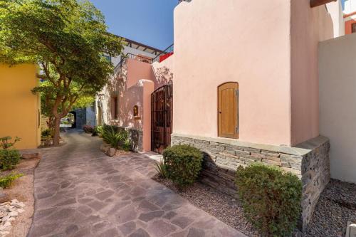Nopolo House | CASA DE ALOHA cozy 2-bedroom, 2 bathrooms Home