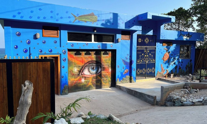 Roatan House | Casa De Arte, Roatan - Beachside Bliss