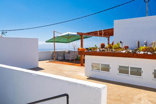 Chio Apartment | CASA DE BOMBEROS - Chio - 5 rooms, 2 kitchen, 2 terraces, film projector, fibre net