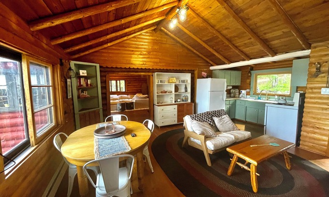 Northern Ontario Cabin | Casa de Campo, a magical log cabin nestled in the woods directly on the lake.