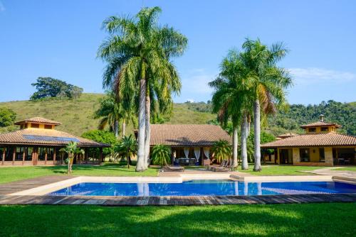 Santa Branca House | Casa de campo c piscina, academia, hidro e Wi-fi