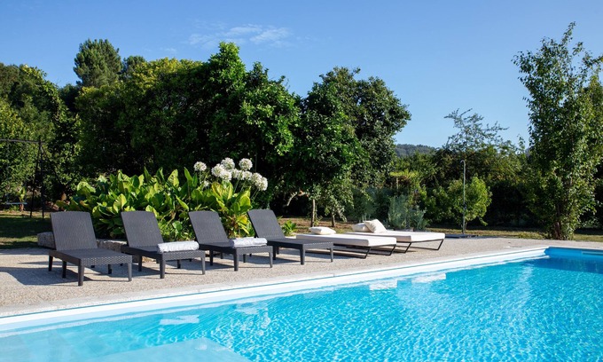 Pevidem Cottage | Casa de Carido - Family Holiday House w private swimming pool