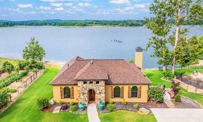 Ferndale House | Casa de Coco- Spanish villa w/hot tub on the Arkansas River