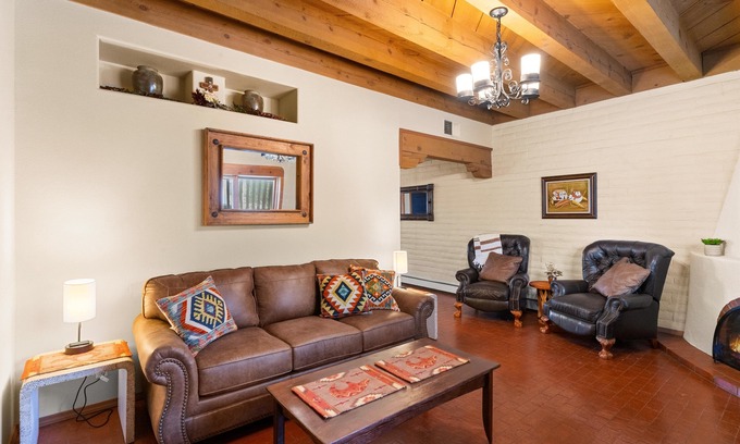 Downtown Albuquerque House | Casa de Kokopelli - Get a sense of the "New Mexico True" feel!n