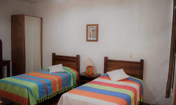 Centro House | CASA DE LA CRUZ IN THE HEART OF TEQUISQUIAPAN