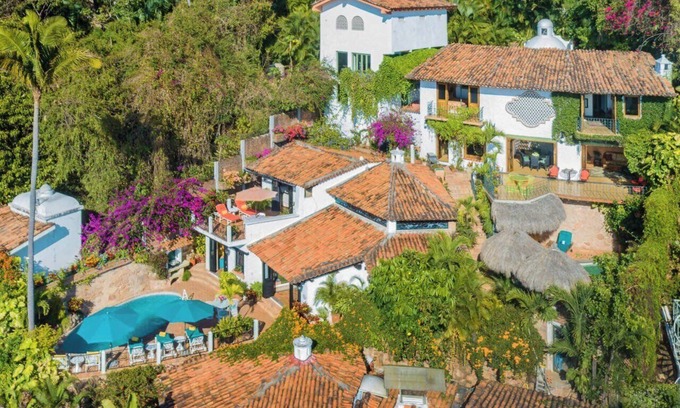 Conchas Chinas House | Casa de la Hoja: Private and Quiet 3 BR/4BA Home in Exclusive Conchas Chinas