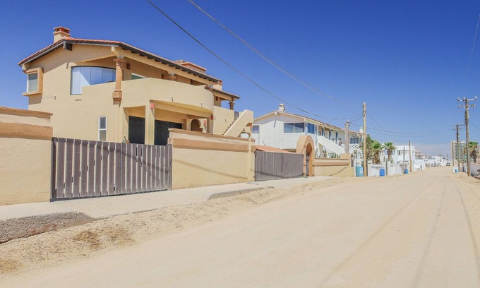 Las Conchas House | Casa de las Vistas: Soak in the sunset from this cozy beachview paradise