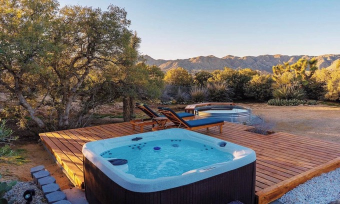 Yucca Valley House | Casa de Los Altos: Desert Garden w/HotTub & Pool