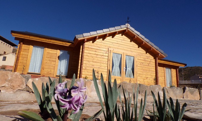 Olocau del Rey House | Casa de Madera con Jardín