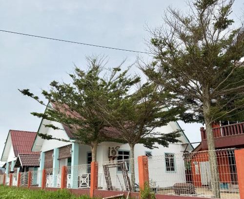 Kampung Sura House | Casa De Pantai