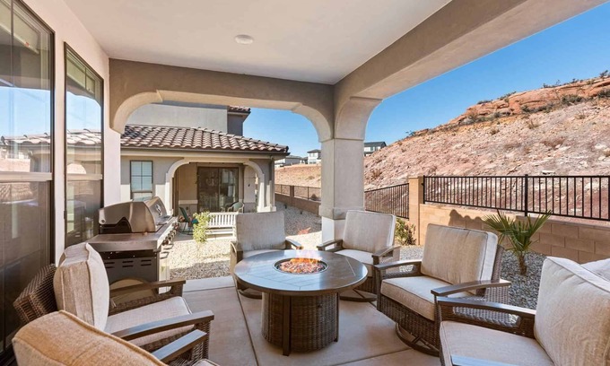 Washington House | Casa De Pazos: Waterslide + Lazy River, Foosball Table!
