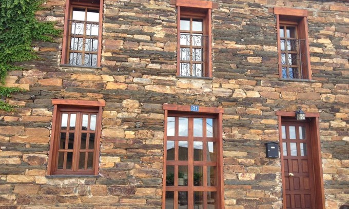 Muga de Alba House | Casa de piedra en Muga de Alba