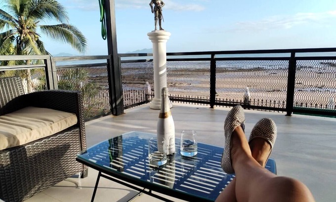 Tumba Vieja House | Casa de Playa Bonita - 2nd Floor Suite with Balcony