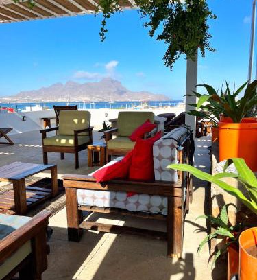 Mindelo House | Casa de Poço Guest House and Gallery