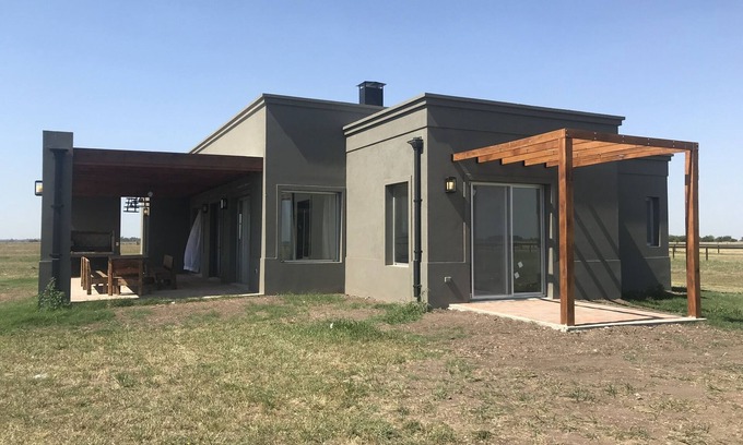 Partido de General Arenales House | Casa de Polo with pool