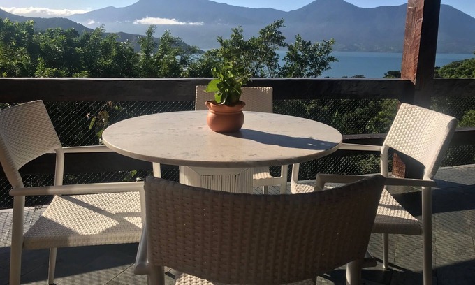 Guaeca House | Casa de Praia com Vista Panorâmica em Condomínio Fechado