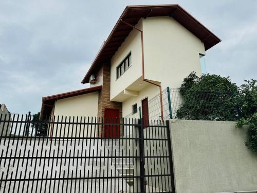 Gamboa House | Casa de Praia Completa 2min a pé da praia da Gamboa Garopaba