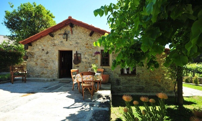 Vila Nova de Cerveira House | Casa de Santiago Charming Cottage w/Beautiful Garden