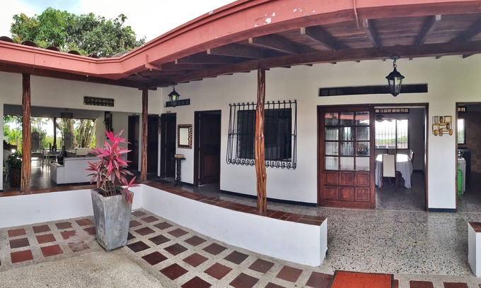 Pereira House | Casa de recreo para 25 con hermoso paisaje, Eje Cafetero Colombia.
